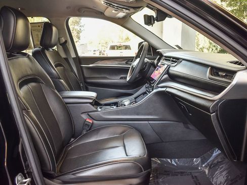 Used 2023 Jeep Grand Cherokee L Limited w/ Luxury Tech Group II RWD image 11