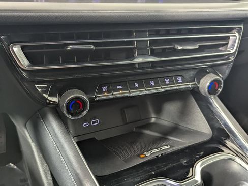 Used 2025 Chevrolet Traverse LT w/ LPO, Floor Liner Package FWD image 19