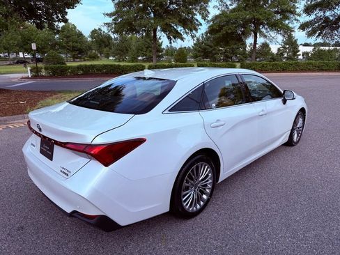 Used 2022 Toyota Avalon Limited w/ Advanced Safety Package FWD image 16