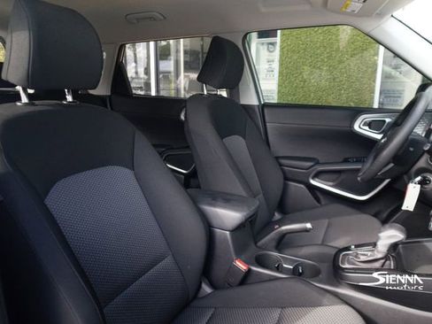 Used 2020 Kia Soul LX image 26