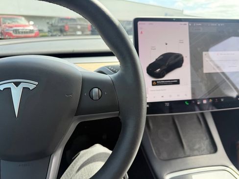 Used 2021 Tesla Model Y Long Range AWD/4WD image 8