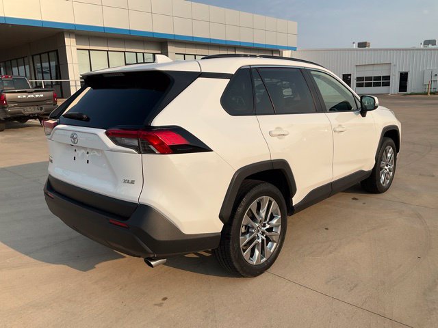 Used 2019 Toyota RAV4 XLE Premium FWD image 33