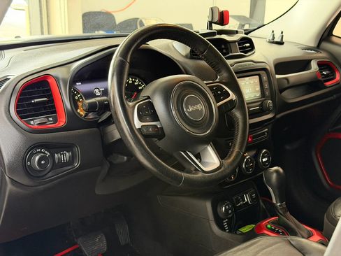 Used 2016 Jeep Renegade Trailhawk w/ Premium Trailhawk Package AWD/4WD image 16