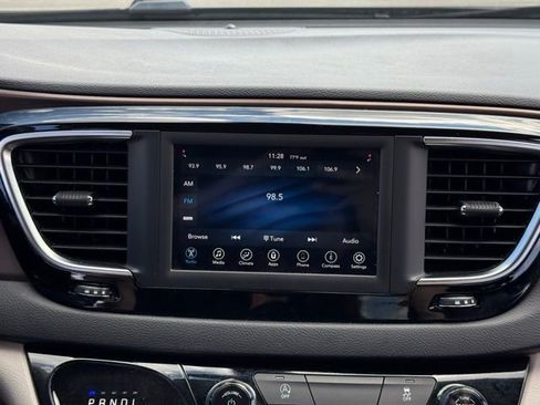 Used 2020 Chrysler Voyager Lxi FWD image 3