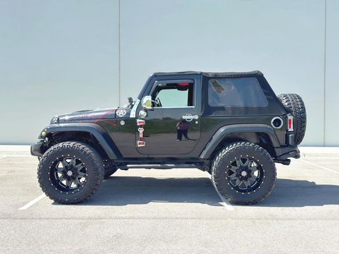 Used 2016 Jeep Wrangler Sahara AWD/4WD image 2