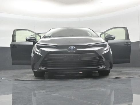 Used 2025 Toyota Corolla LE FWD image 62