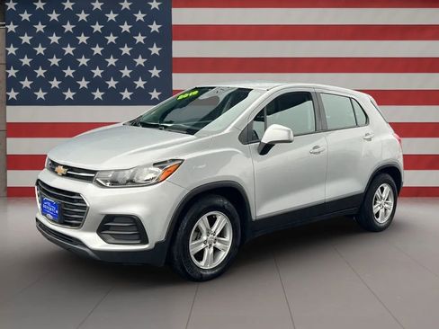Used 2019 Chevrolet Trax LS image 1