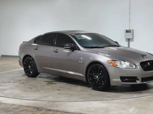 Used 2011 Jaguar XF Premium RWD image 2