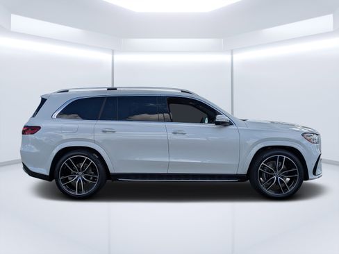 New 2026 Mercedes-Benz GLS 580 4MATIC image 2