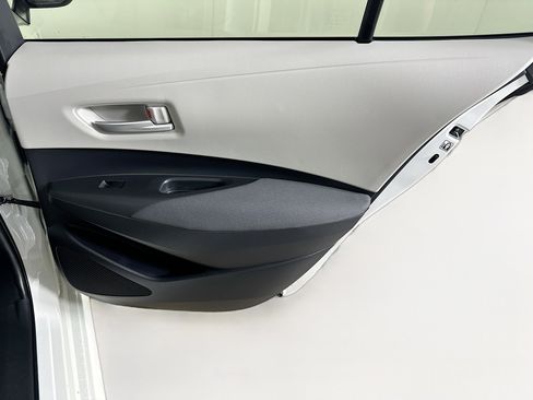 Used 2020 Toyota Corolla LE FWD image 28