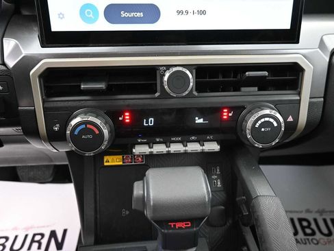 Used 2025 Toyota Tacoma TRD Off-Road AWD/4WD image 9