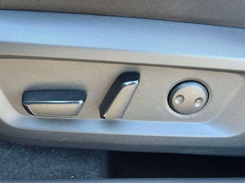 Used 2025 Nissan Rogue SV image 17