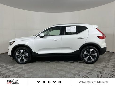 Used 2025 Volvo XC40 B5 Core image 6