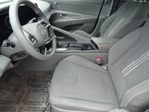 Used 2024 Hyundai Elantra SEL FWD image 6