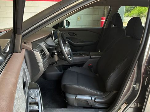Used 2023 Nissan Rogue S FWD image 10