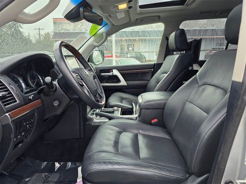 Used 2016 Toyota Land Cruiser image 21