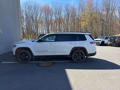 Used 2024 Jeep Grand Cherokee L Laredo AWD/4WD image 2