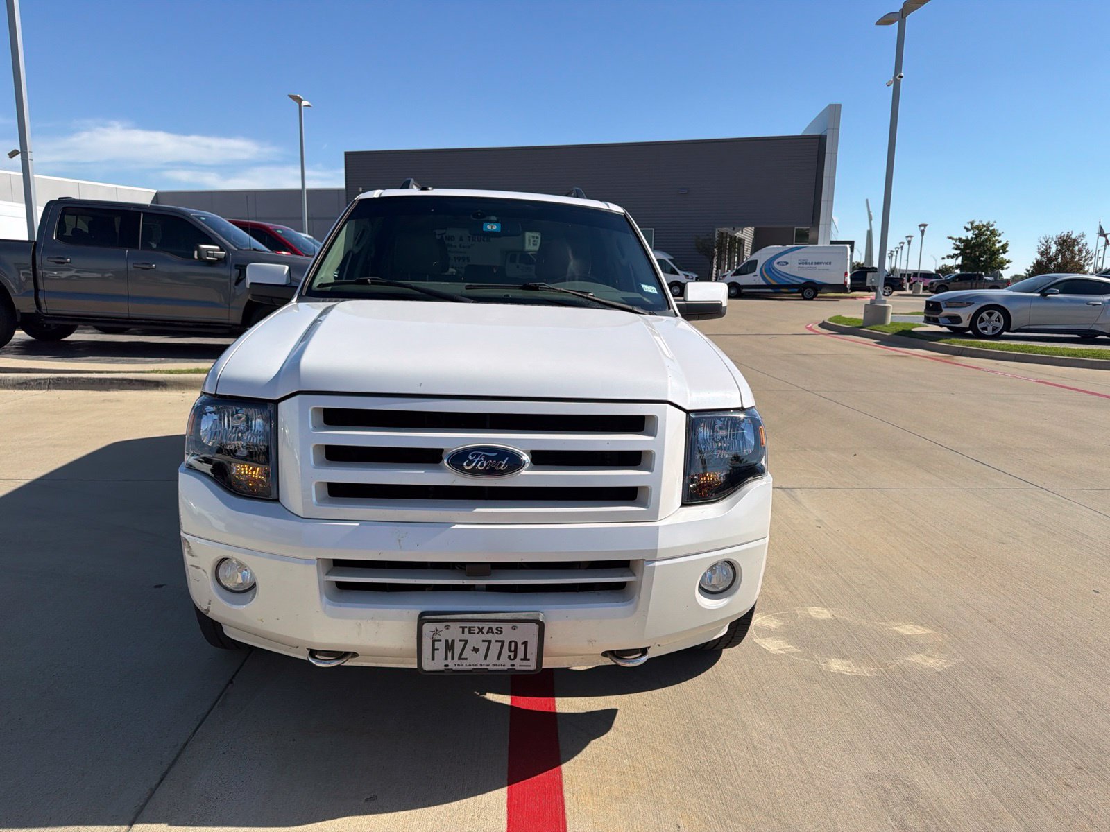 Used 2010 Ford Expedition Limited RWD image 2
