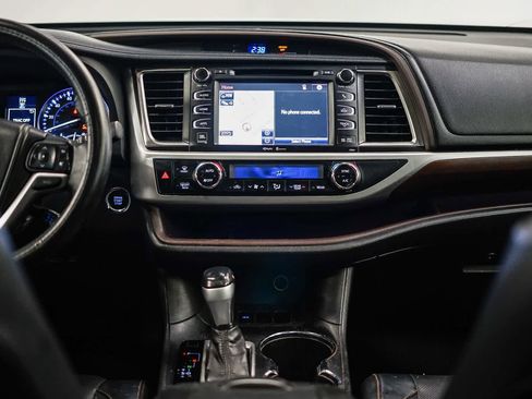 Used 2014 Toyota Highlander Limited w/ Driver Technology Package image 13