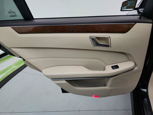 Used 2014 Mercedes-Benz E 350 Sedan image 26