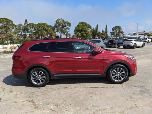 Used 2018 Hyundai Santa Fe SE image 10