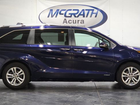 Used 2021 Toyota Sienna Platinum AWD/4WD image 3