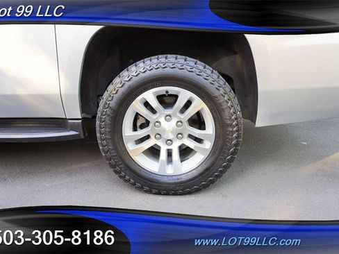 Used 2018 Chevrolet Suburban LT AWD/4WD image 38