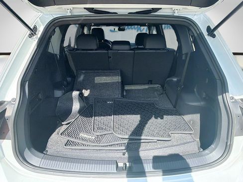 Used 2020 Volkswagen Tiguan SE R-Line image 26