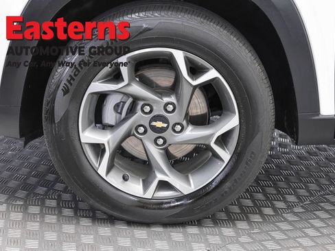 Used 2025 Chevrolet Trax LT FWD image 31