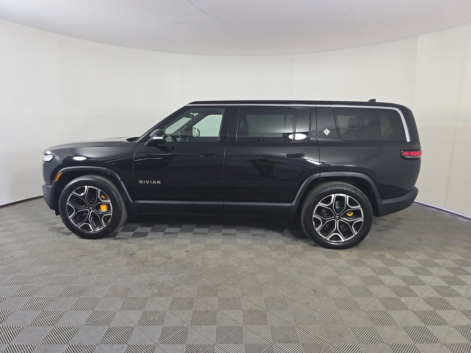 Used 2023 Rivian R1S Adventure Quad AWD/4WD image 2