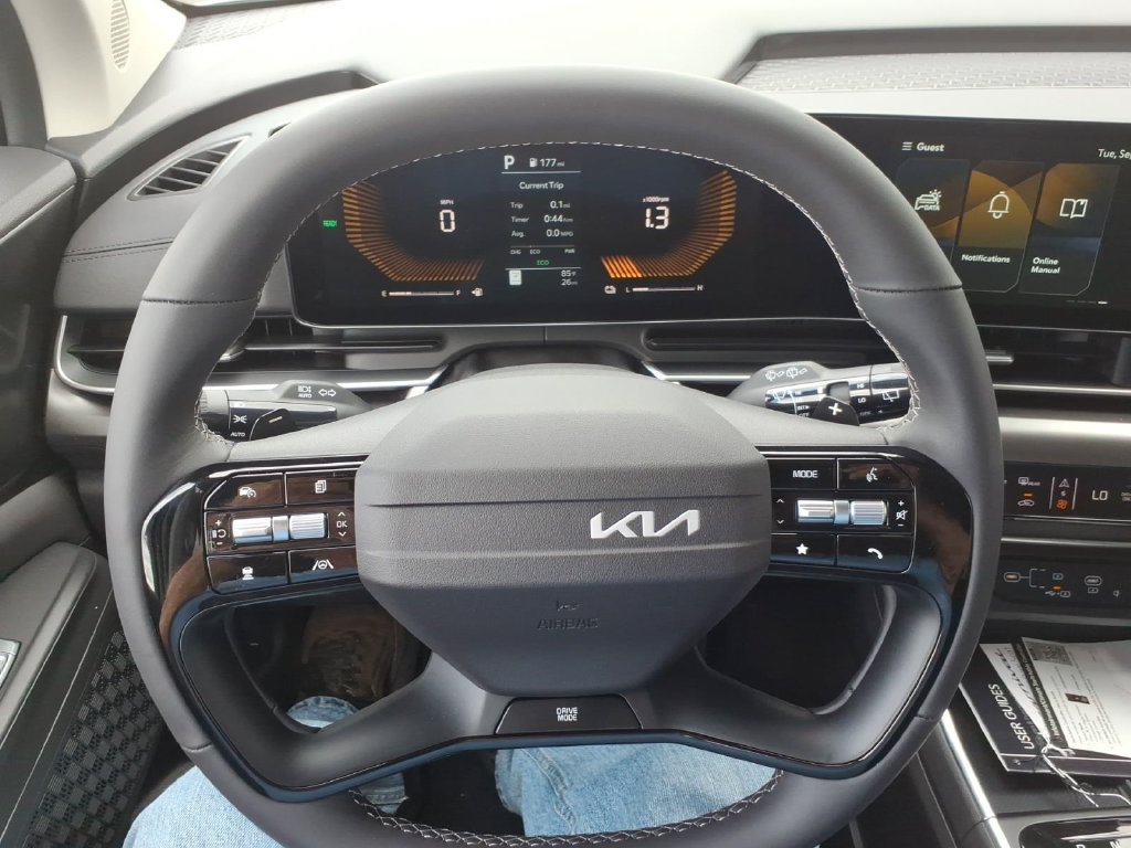 New 2027 Kia Carnival EX FWD image 24