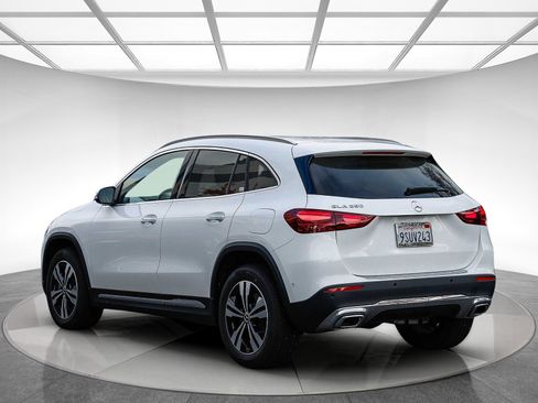 Certified 2025 Mercedes-Benz GLA 250 image 2