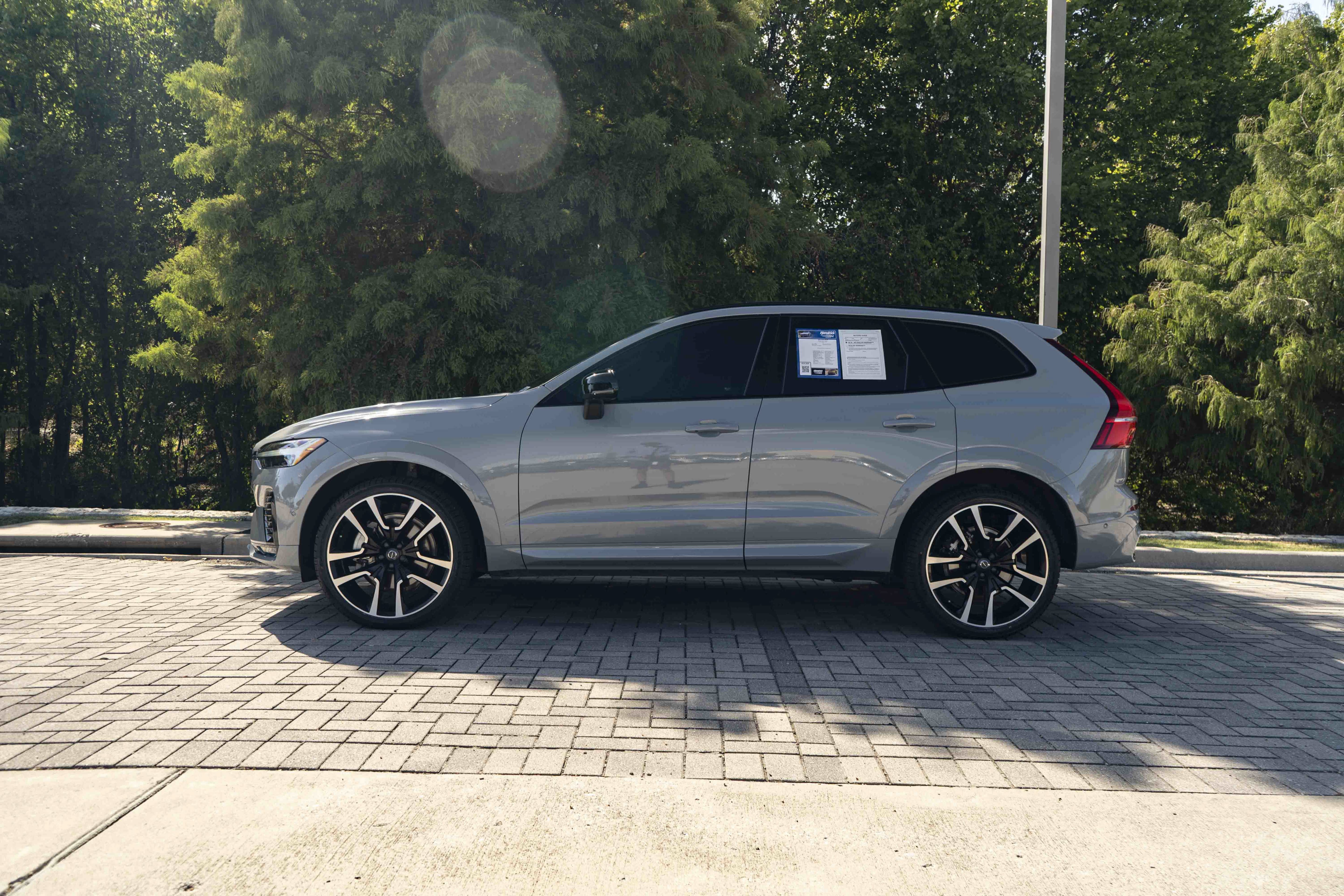 Used 2024 Volvo XC60 B5 Ultimate w/ Protection Package Premier AWD/4WD image 5
