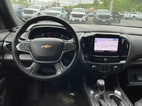 Used 2023 Chevrolet Traverse LT w/ LT Premium Package AWD/4WD image 6