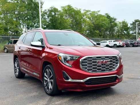 Used 2020 GMC Terrain Denali w/ Denali Premium Package FWD image 3