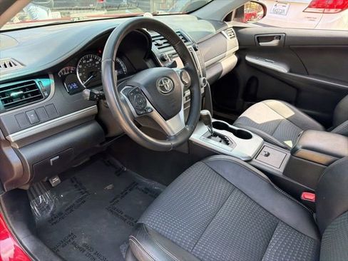 Used 2014 Toyota Camry SE image 18