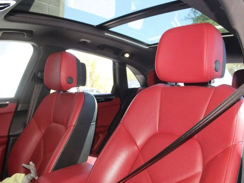 Used 2023 Porsche Macan S AWD/4WD image 34