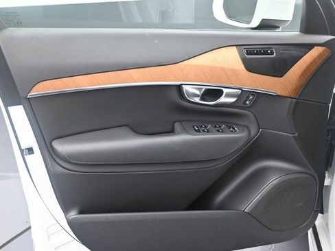 Used 2021 Volvo XC90 T6 Momentum w/ Protection Package Premier image 11