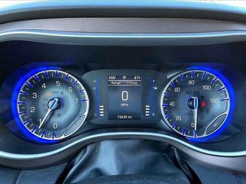 Used 2022 Chrysler Voyager LX image 11