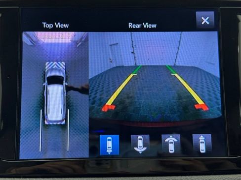 Used 2017 Chrysler Pacifica Limited FWD image 4
