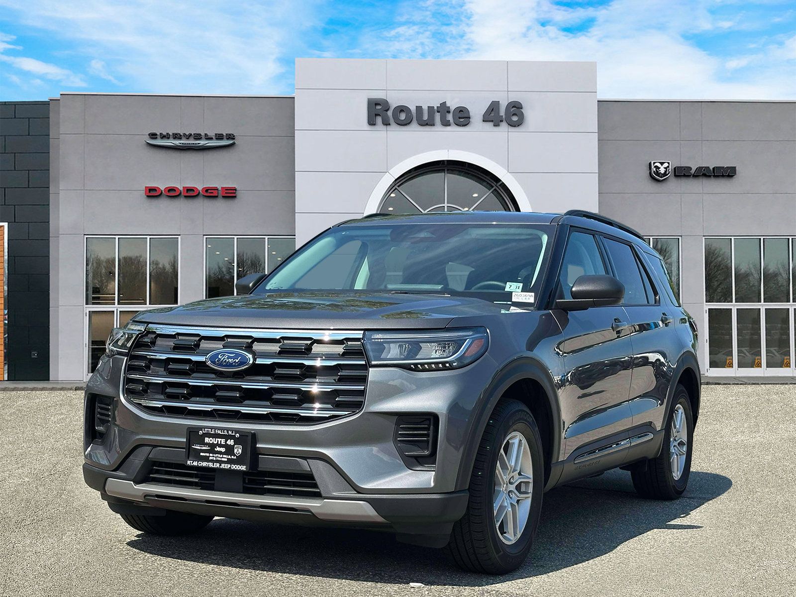 Used 2026 Ford Explorer Active AWD/4WD image 2
