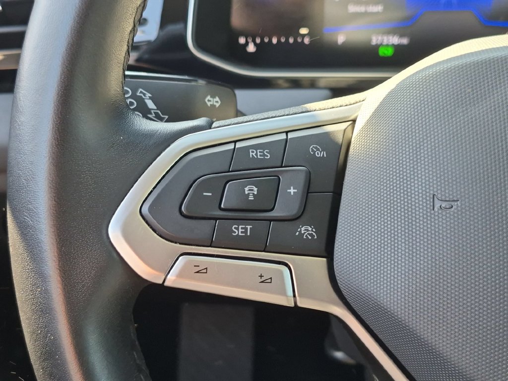 Used 2025 Volkswagen Jetta SE FWD image 21