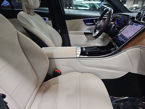 Used 2023 Mercedes-Benz GLC 300 image 11