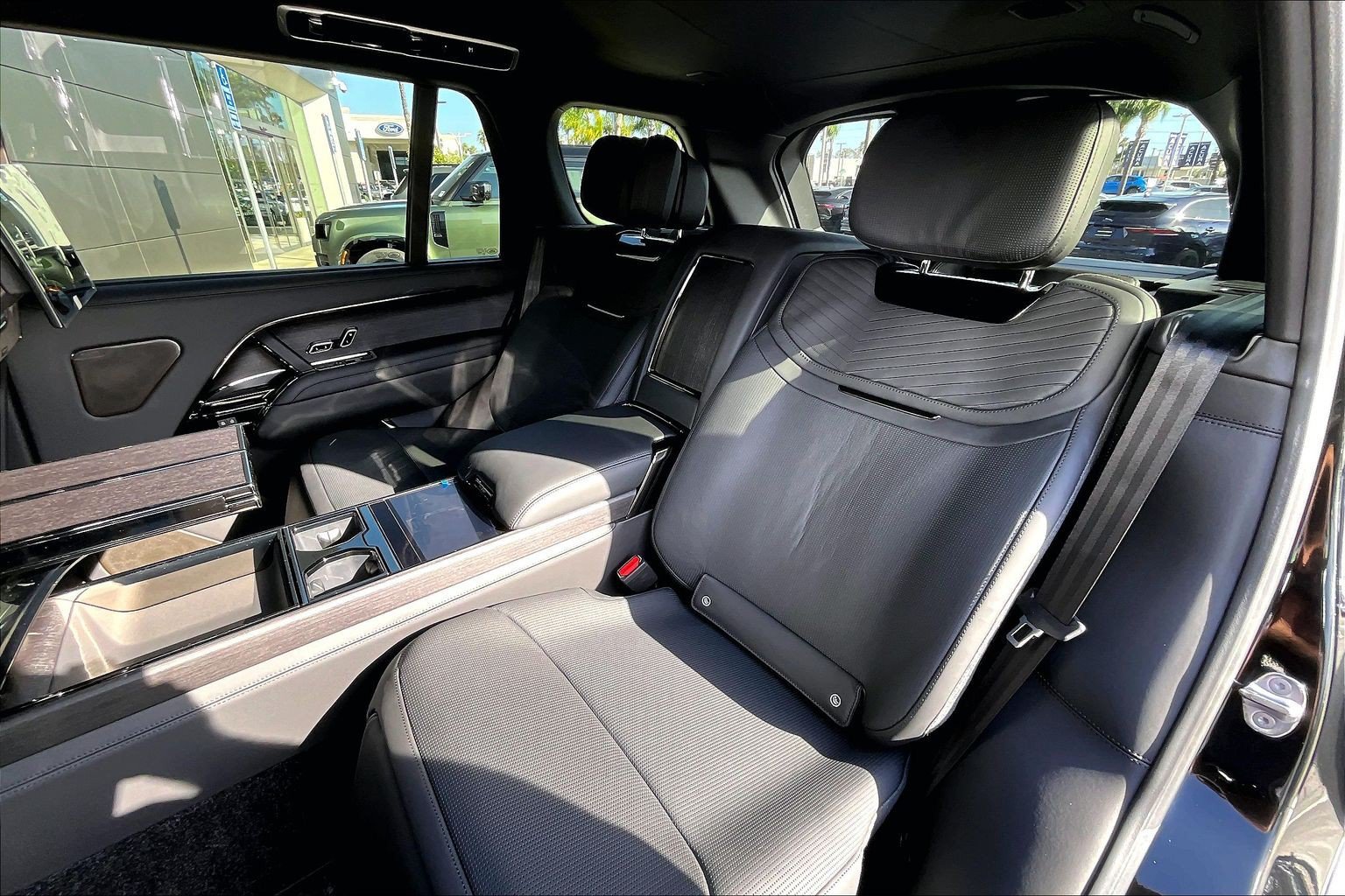 New 2026 Land Rover Range Rover Long Wheel Base SV AWD/4WD image 10