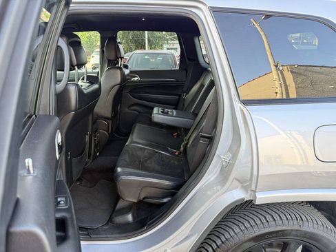 Used 2017 Jeep Grand Cherokee Altitude AWD/4WD image 11