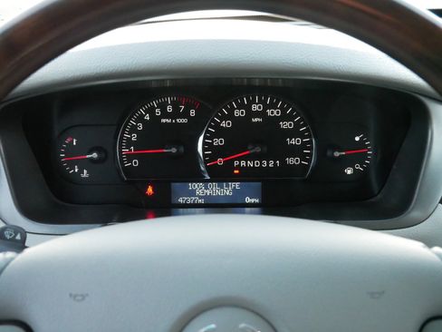 Used 2011 Cadillac DTS Premium image 21