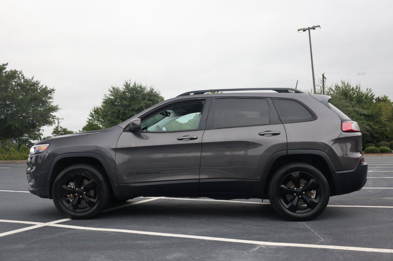 Used 2019 Jeep Cherokee Latitude Plus AWD/4WD image 2