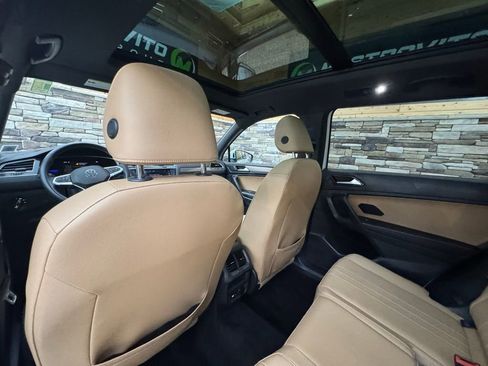 Used 2023 Volkswagen Tiguan SE w/ Panoramic Sunroof Package image 29