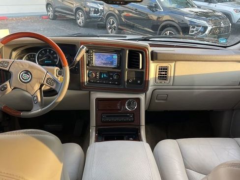 Used 2004 Cadillac Escalade ESV AWD image 10