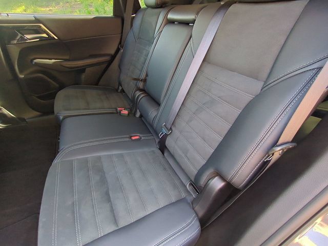 Used 2024 Mitsubishi Outlander SE Black Edition AWD/4WD image 28
